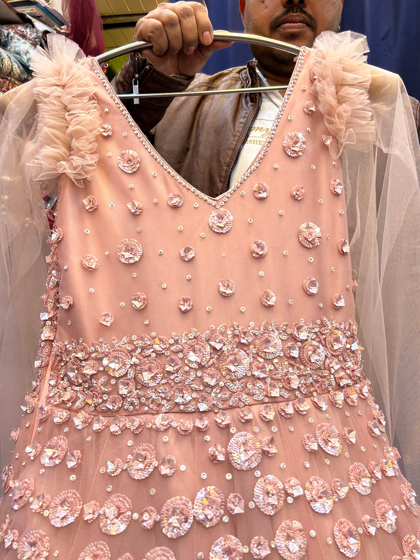 Impresionante vestido color melocotón