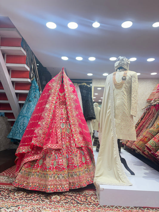 सुंदर दुल्हन मोर लेहेंगा शेरवानी कॉम्बो