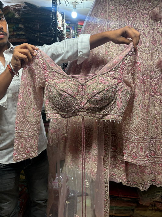 आकर्षक गुलाबी क्रॉप टॉप लहंगा