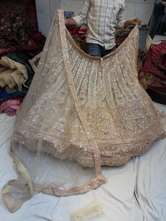 सुनहरा बेज डिज़ाइनर लहंगा