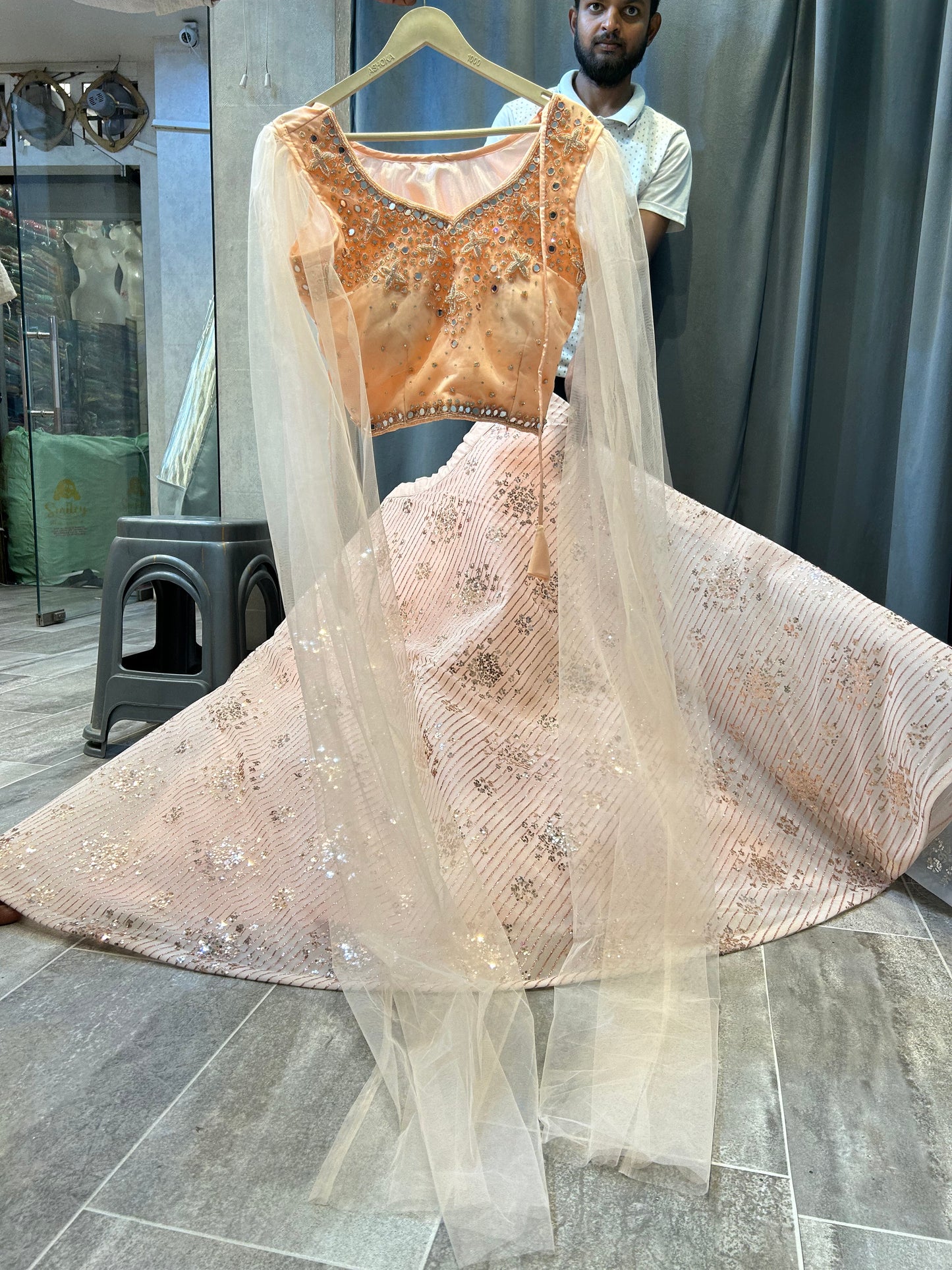 डिजाइनर बेबी पिंक लहंगा