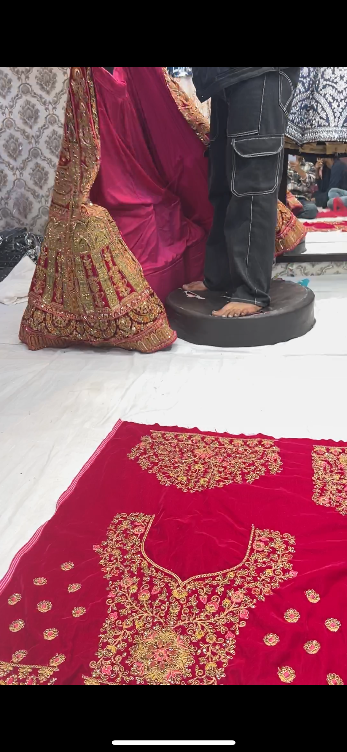 بلوزة مشد ثقيلة العمل اليدوي الحمراء lehenga