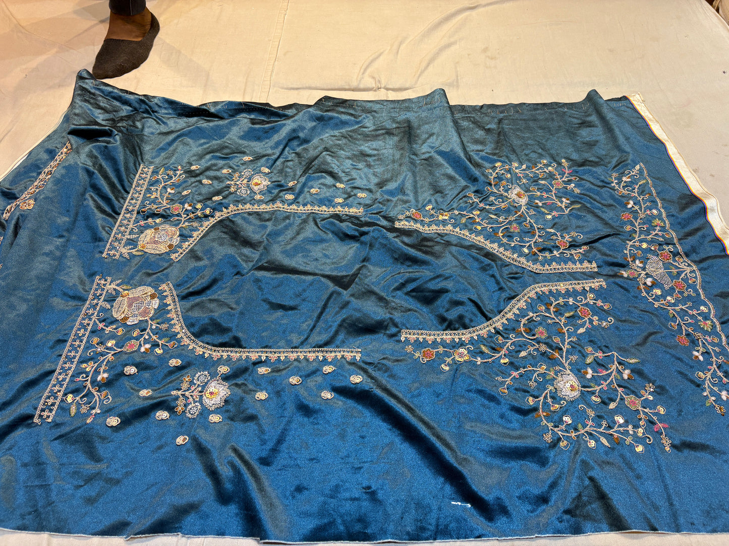 Increíble lehenga azul cielo de pavo real