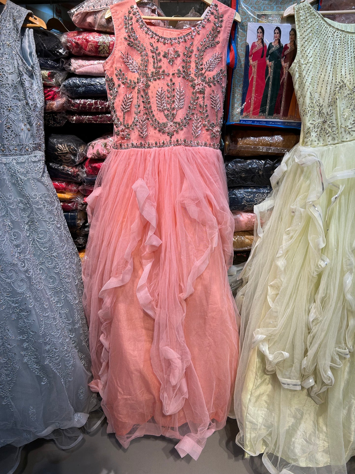 Vestido rosa bebé con volantes