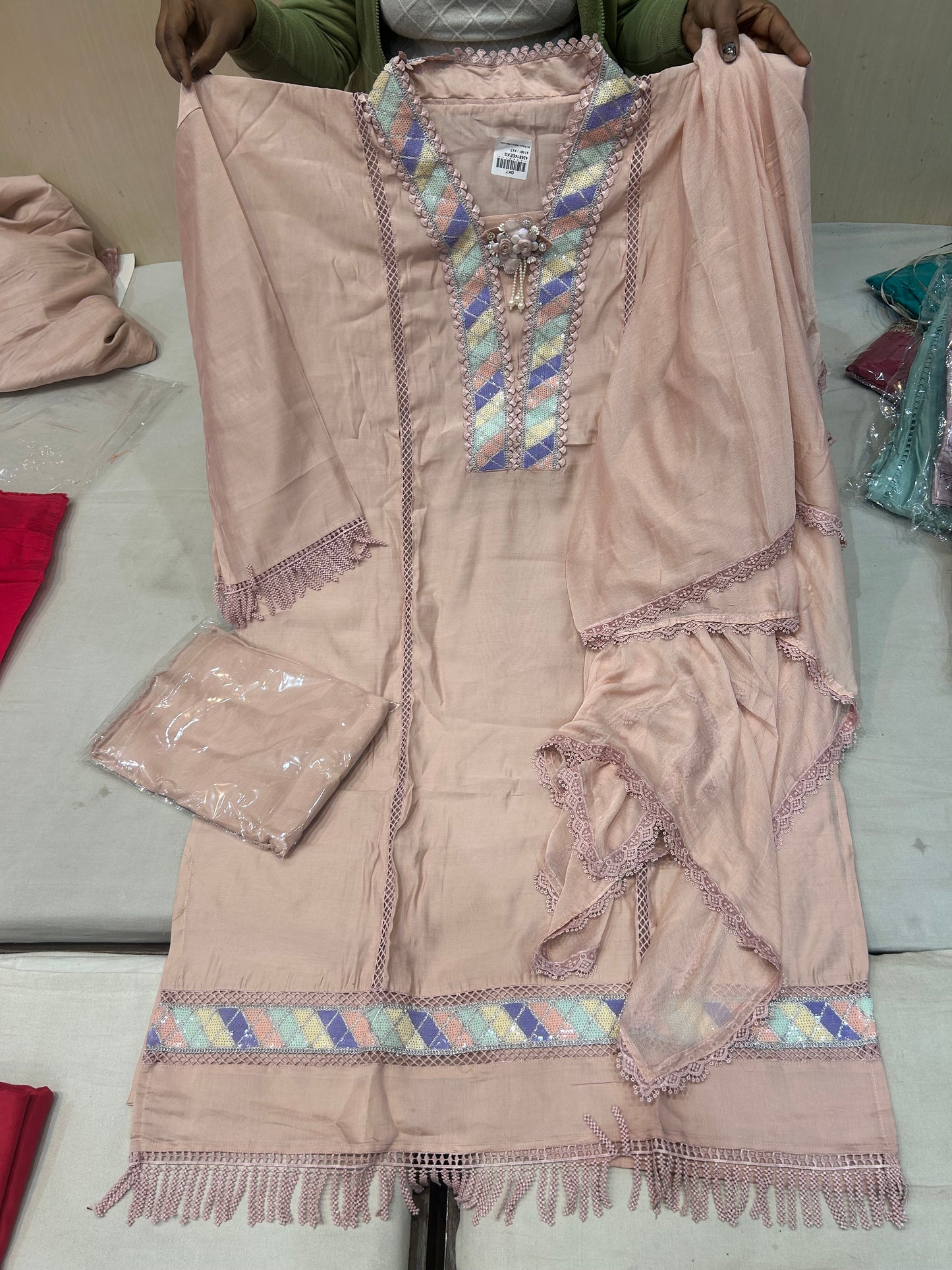 Traje elegante blanco sin costuras para mujer