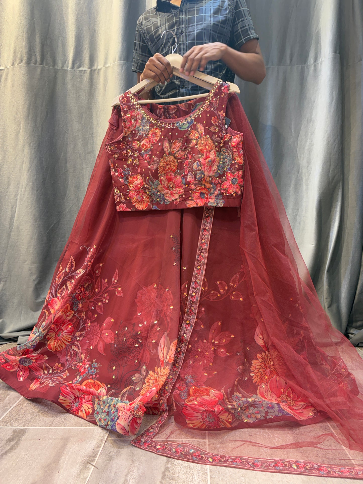 Khoobsurat crop top rosa Lehenga