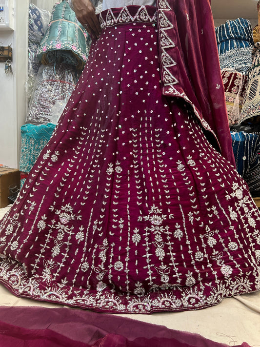 هائل من البنفسجي الأرجواني