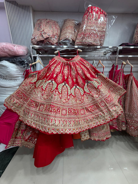 रानी गुलाबी मोर ब्राइडल लहंगा