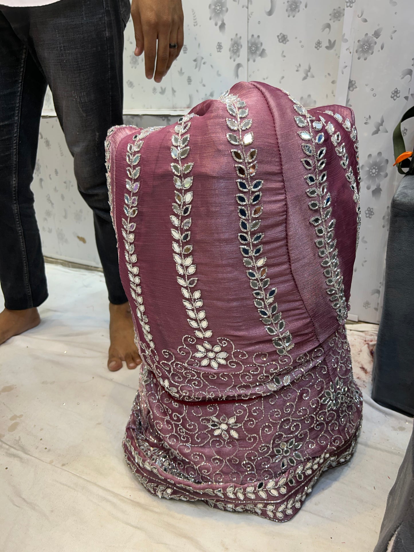 عمل مرآة وردية داكنة مبهجة Lehenga