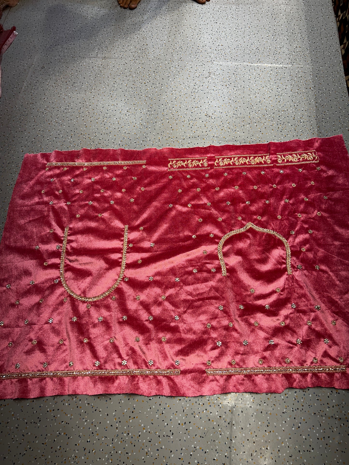 ليهينجا الوردي الأنيق