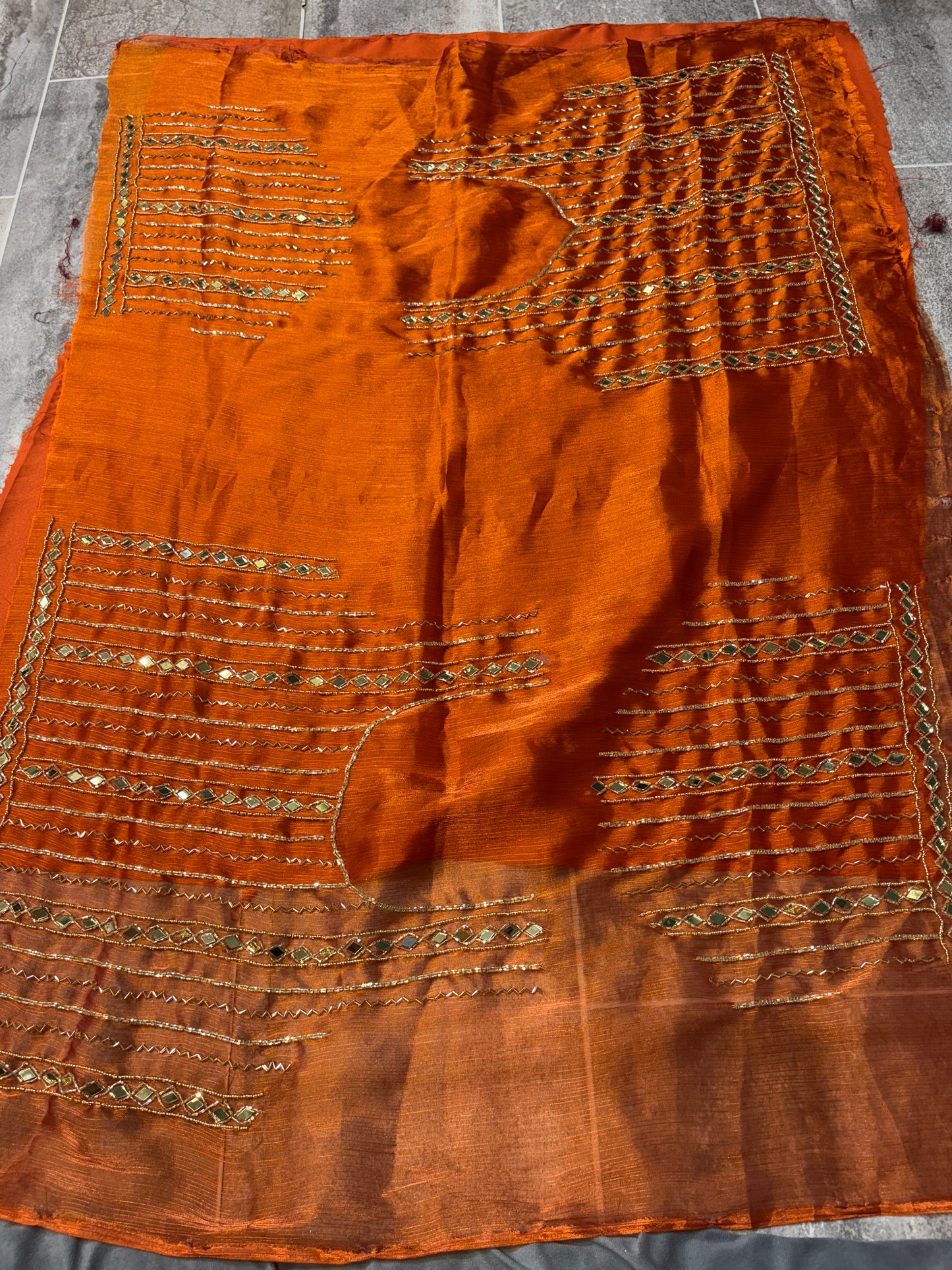 सुंदर ऑरेंज सीक्वेंस लहंगा