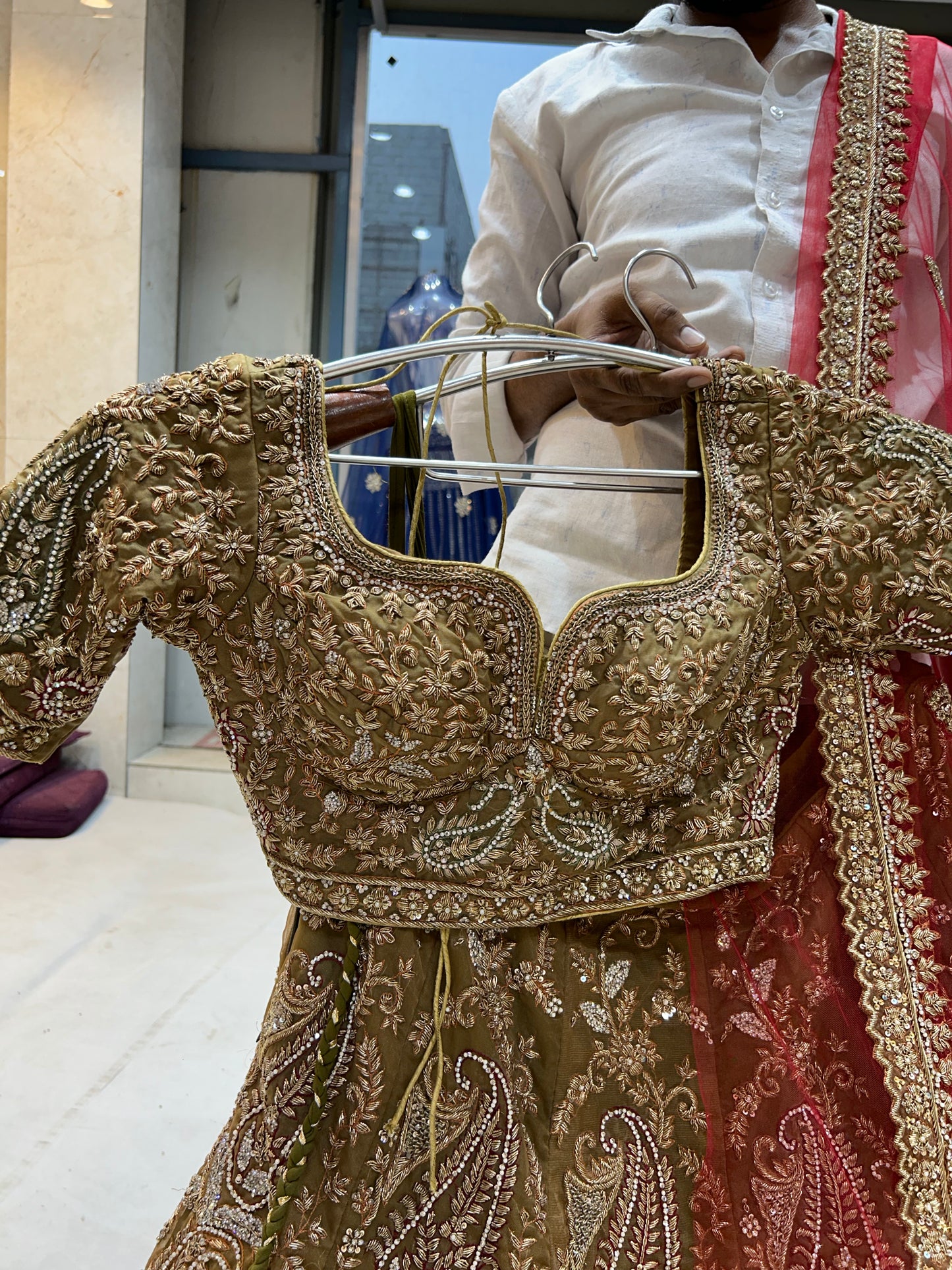 Gajab Trabajo hecho a mano Bel Bel Trabajo múltiple Mostaza verde Lehenga