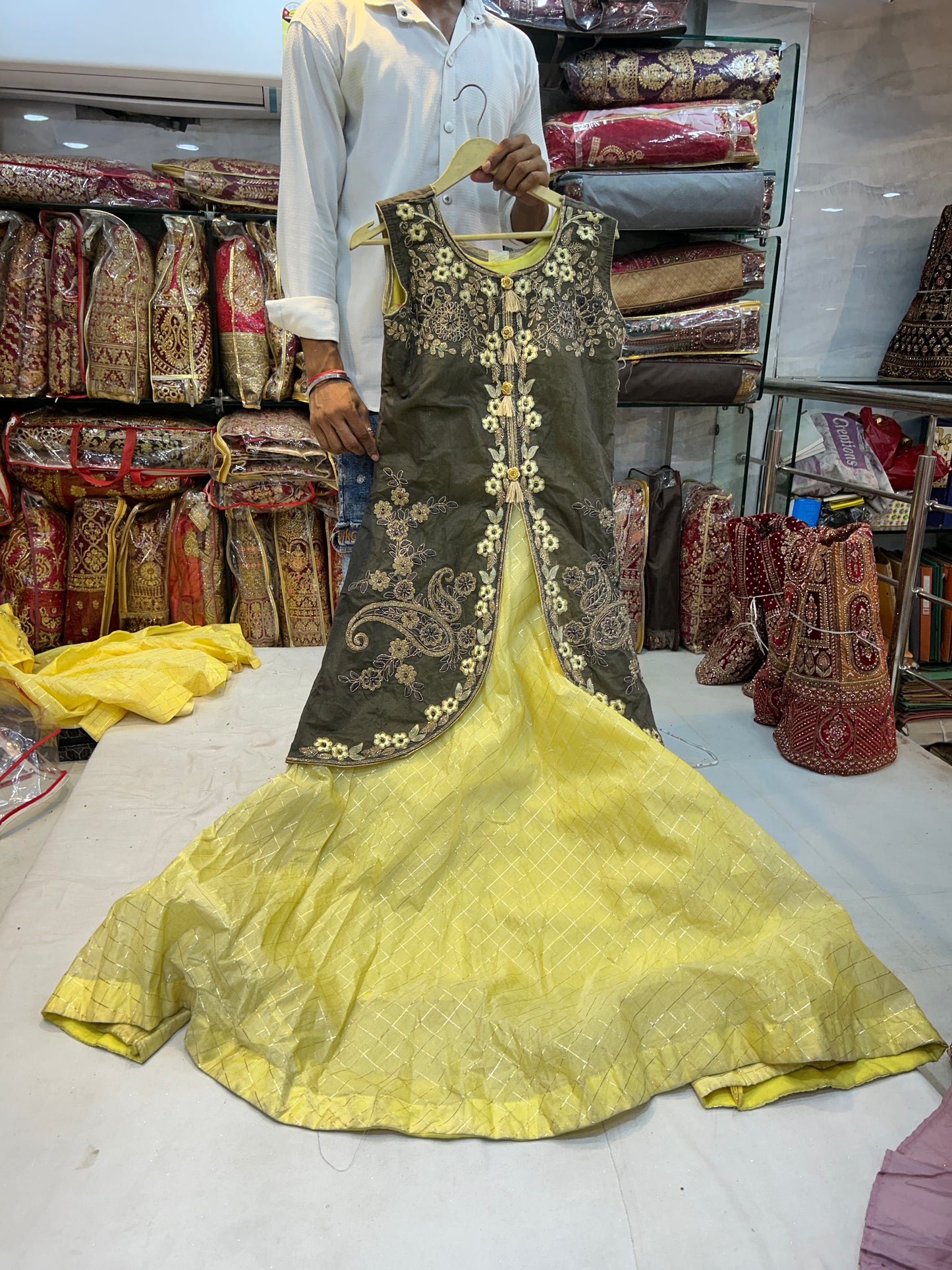 Fantastic yellow long dress gown