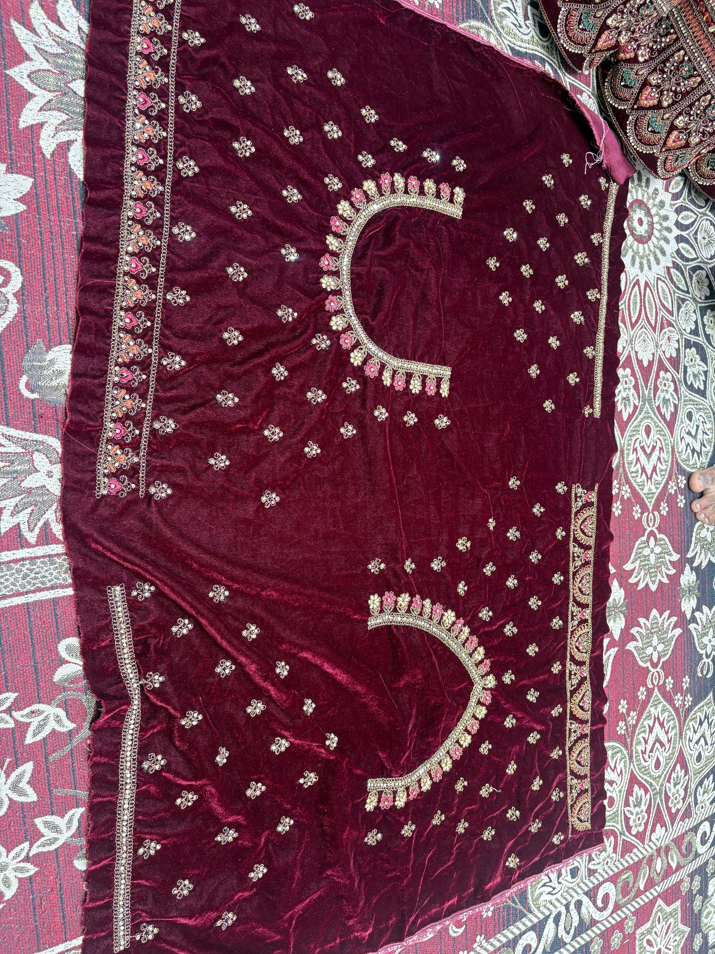 Lehenga color granate para clienta satisfecha