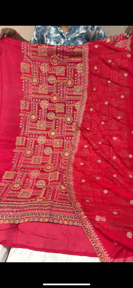 بدلة سيدات حمراء جذابة