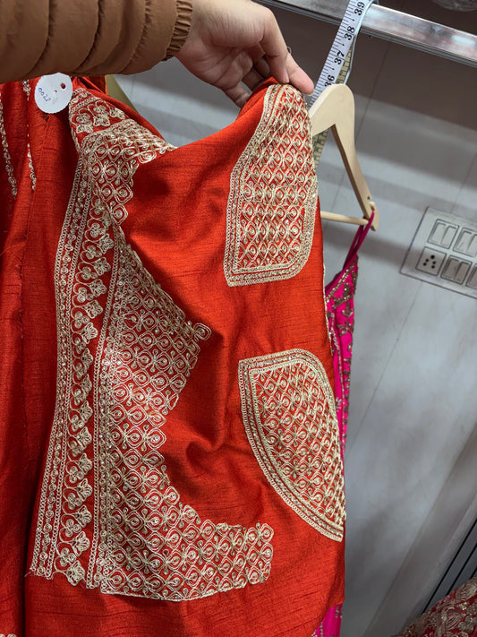 रस्ट ऑरेंज ब्राइडल लहंगा