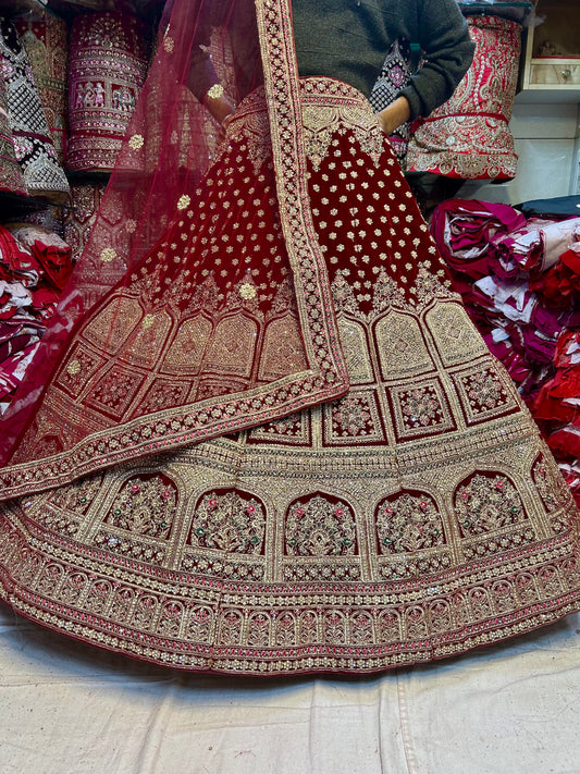 lehenga عروس مذهلة باللون الماروني