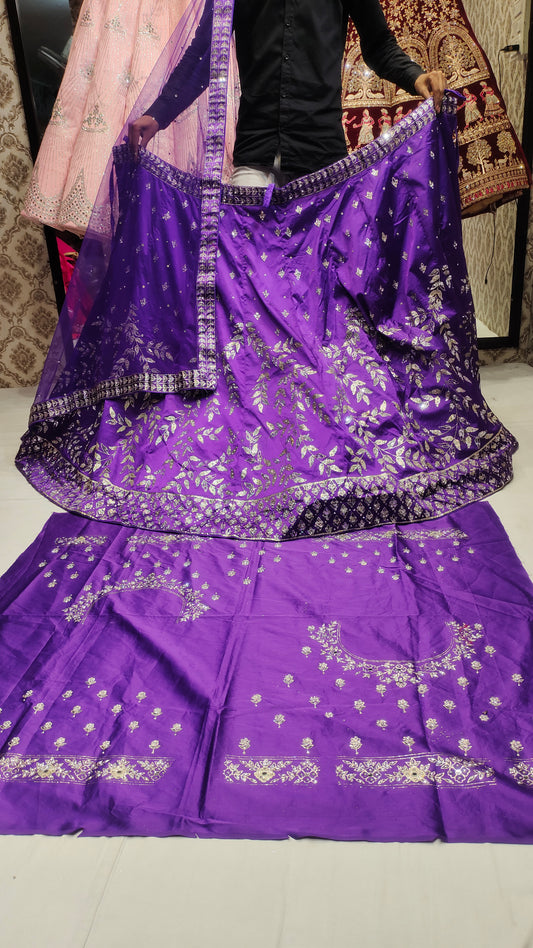 جميل البنفسجي الأرجواني ليهينجا