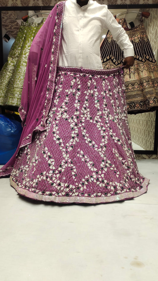 هائل من البنفسجي الأرجواني