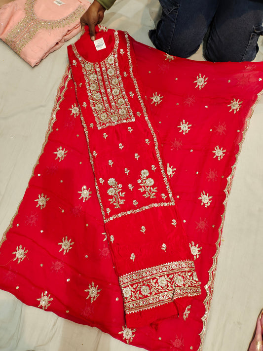 بدلة أنيقة ثقيلة حمراء