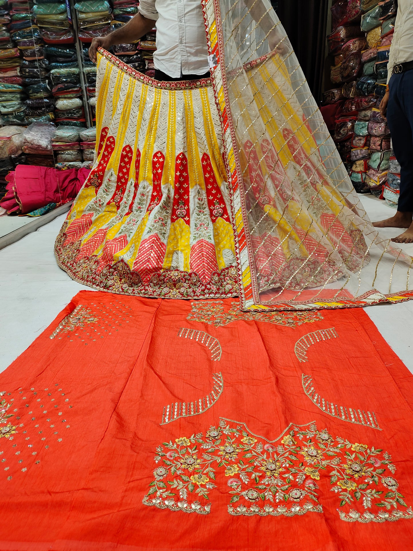 lehenga الصفراء الأصفر غير العادي