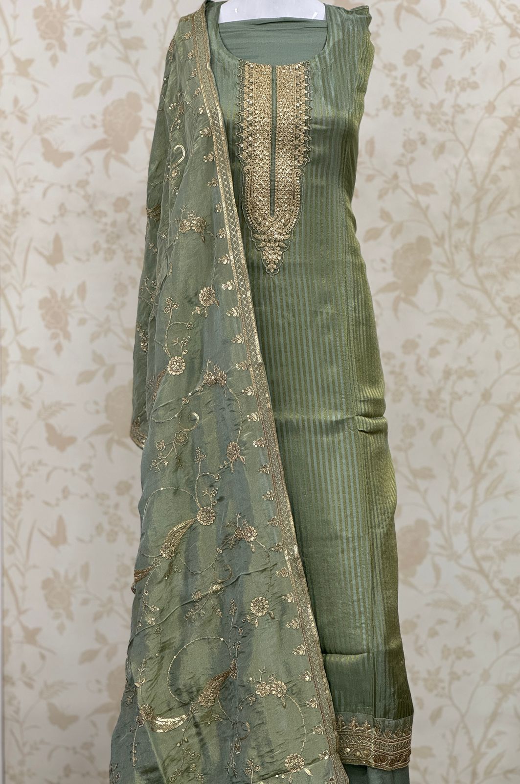 Lovely green Unstitched suit ( free size )