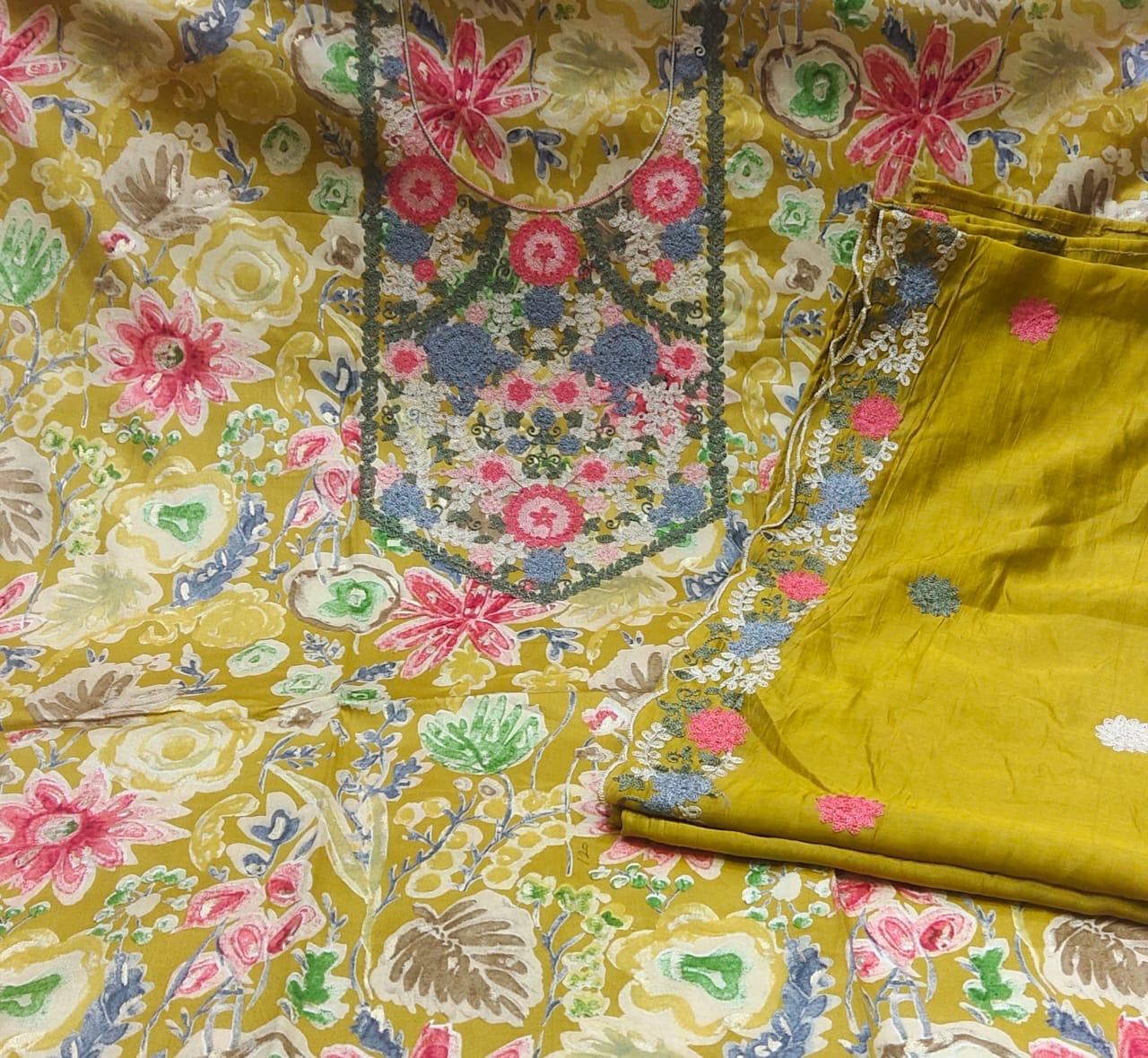 Traje Salwar llamativo con costuras en mostaza (talla única)