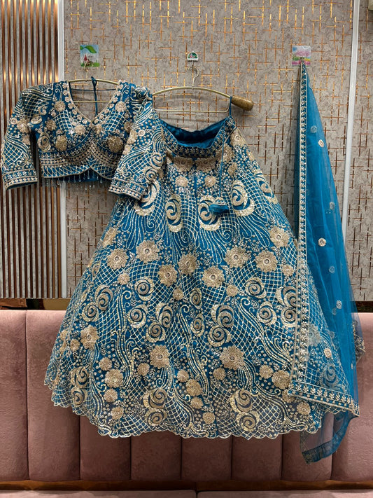 शानदार बकाइन क्रॉप टॉप लहंगा