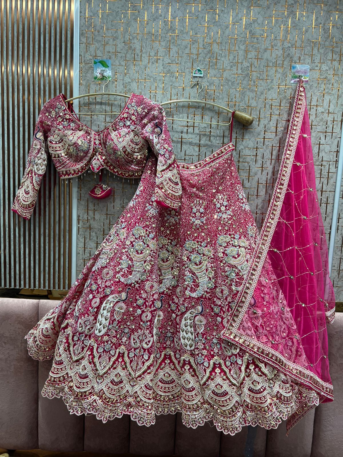 Impresionante top corto de pavo real azul cielo Lehenga