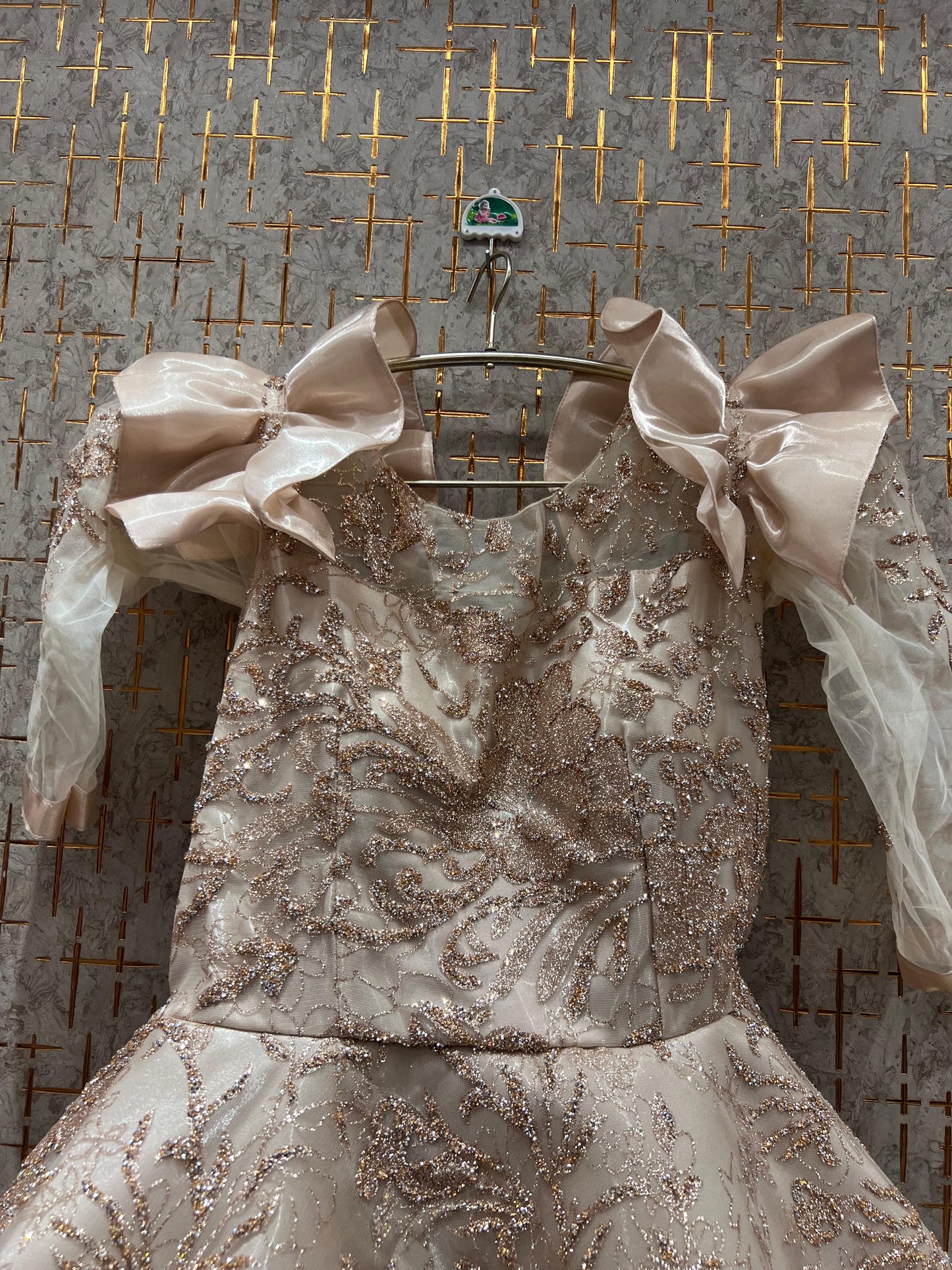 Vestido rosa adornado