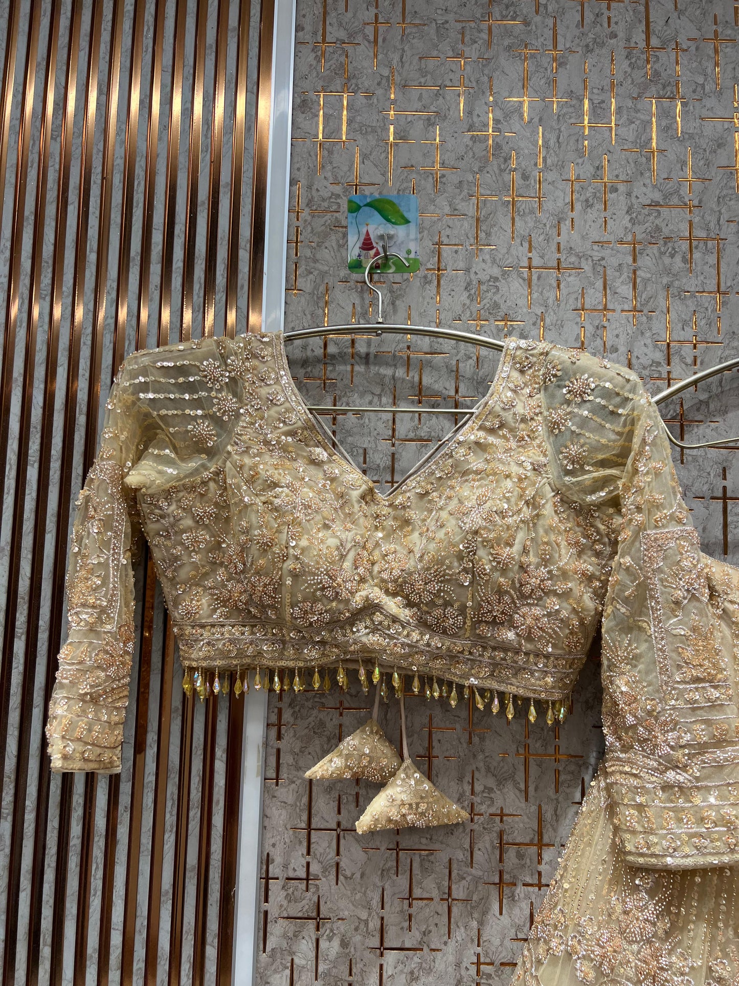 Majestuoso conjunto de falda y top color verde pistacho.