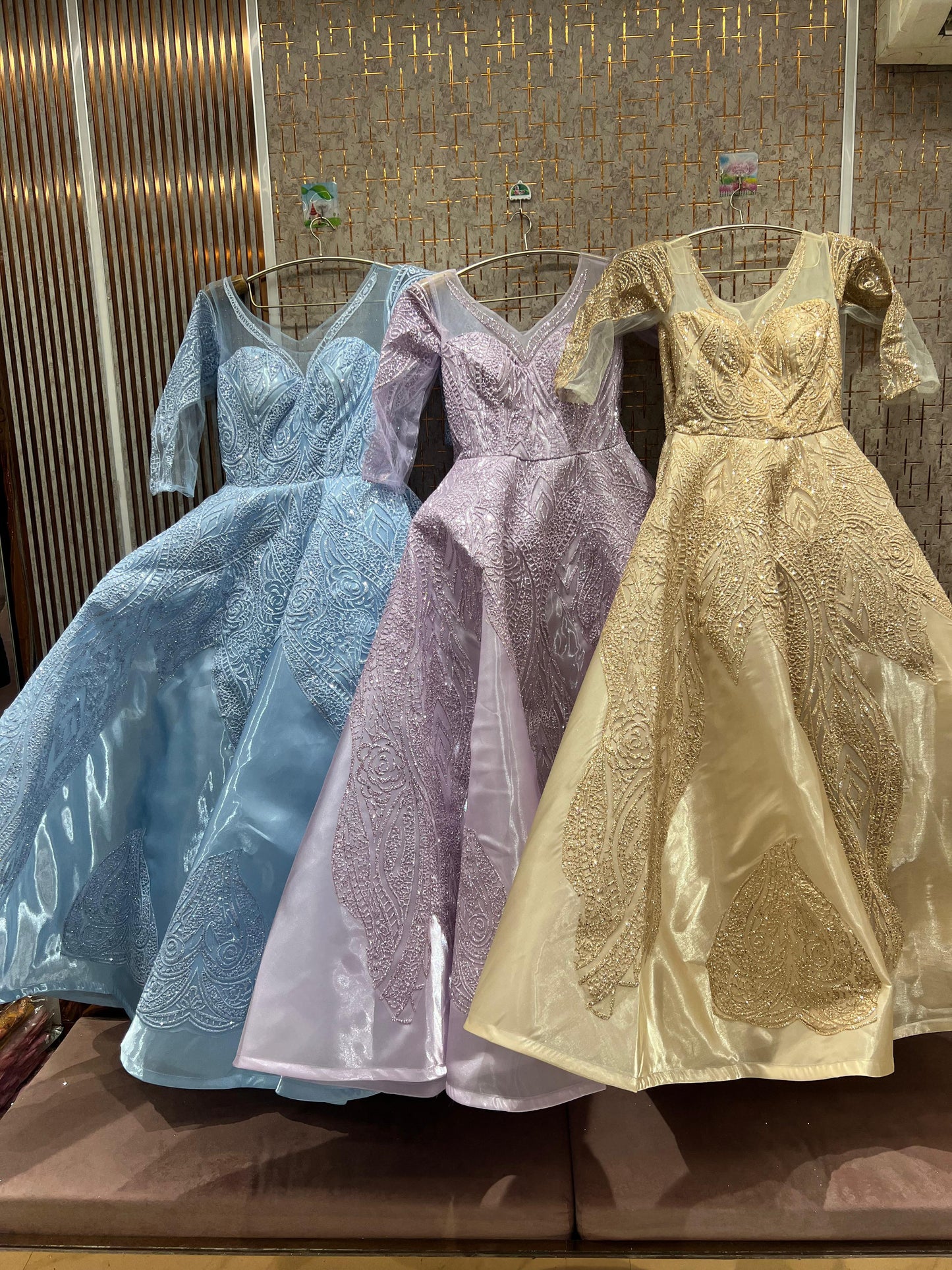 Impresionante vestido azul celeste.