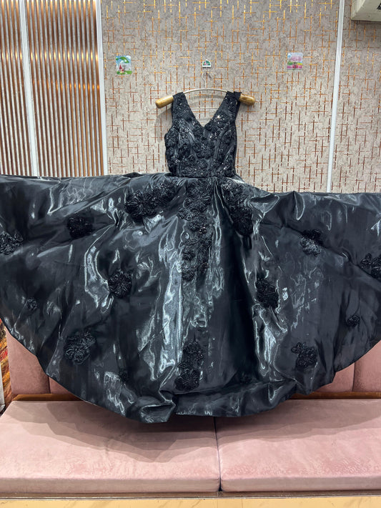 Good looking black gown