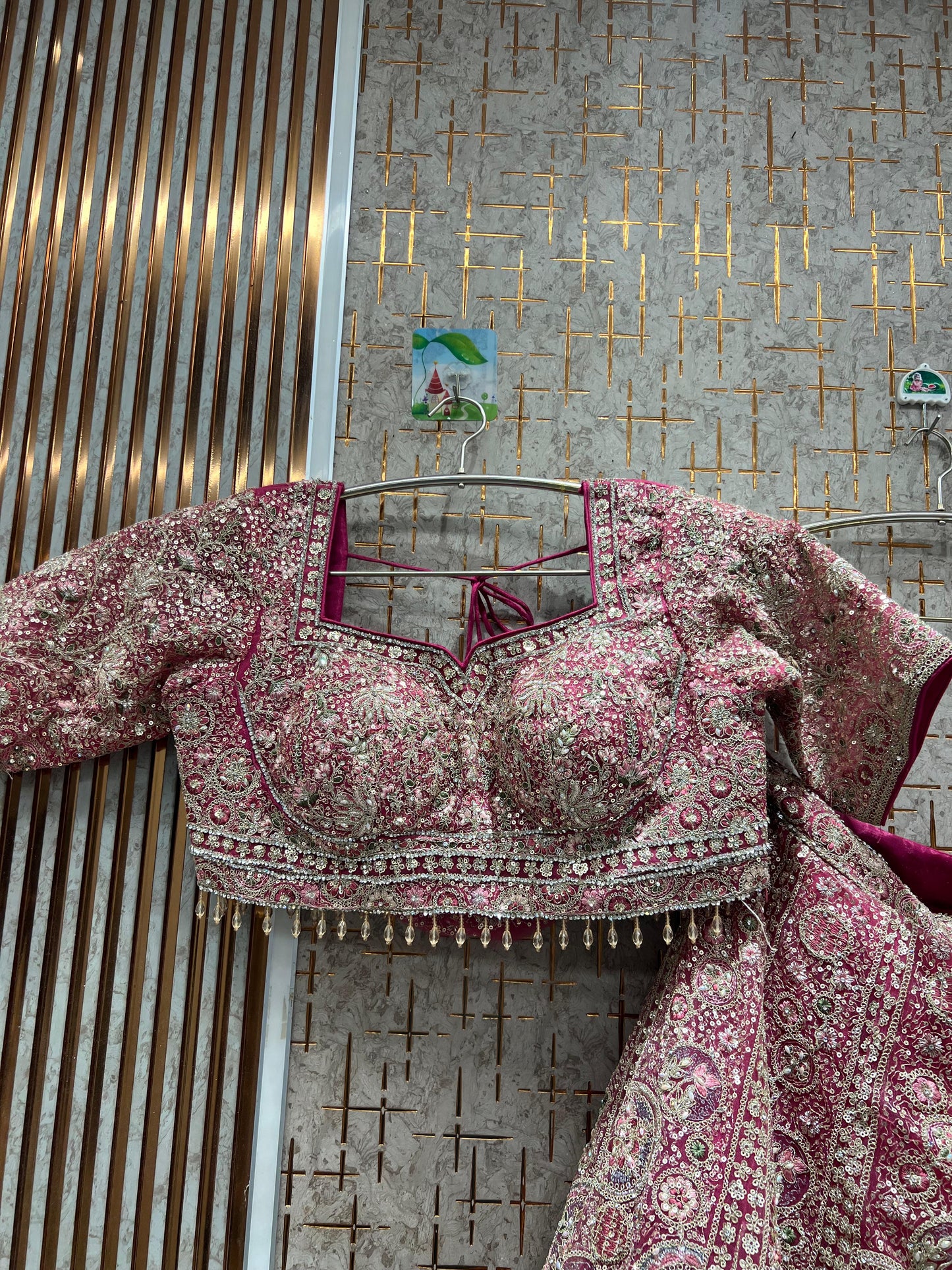 Conjunto de falda y top corto color azul cielo precioso.