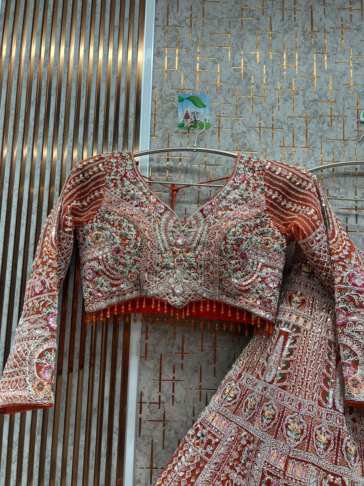 Conjunto de falda y top corto color azul cielo precioso.