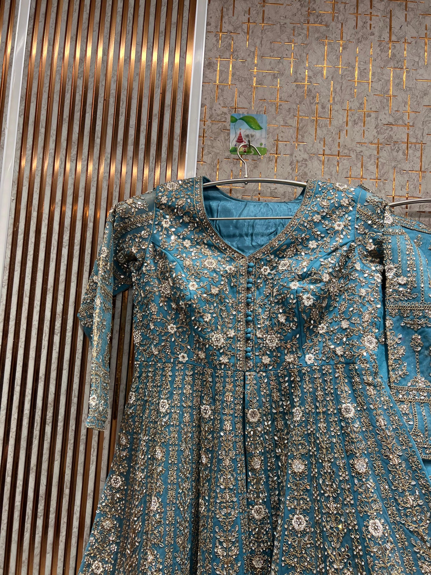 सुंदर मरून रंग का पेपलॉम लॉन्ग ड्रेस, फरशी गहरारा ब्राइडल ड्रेस, मुस्लिम स्पेशल