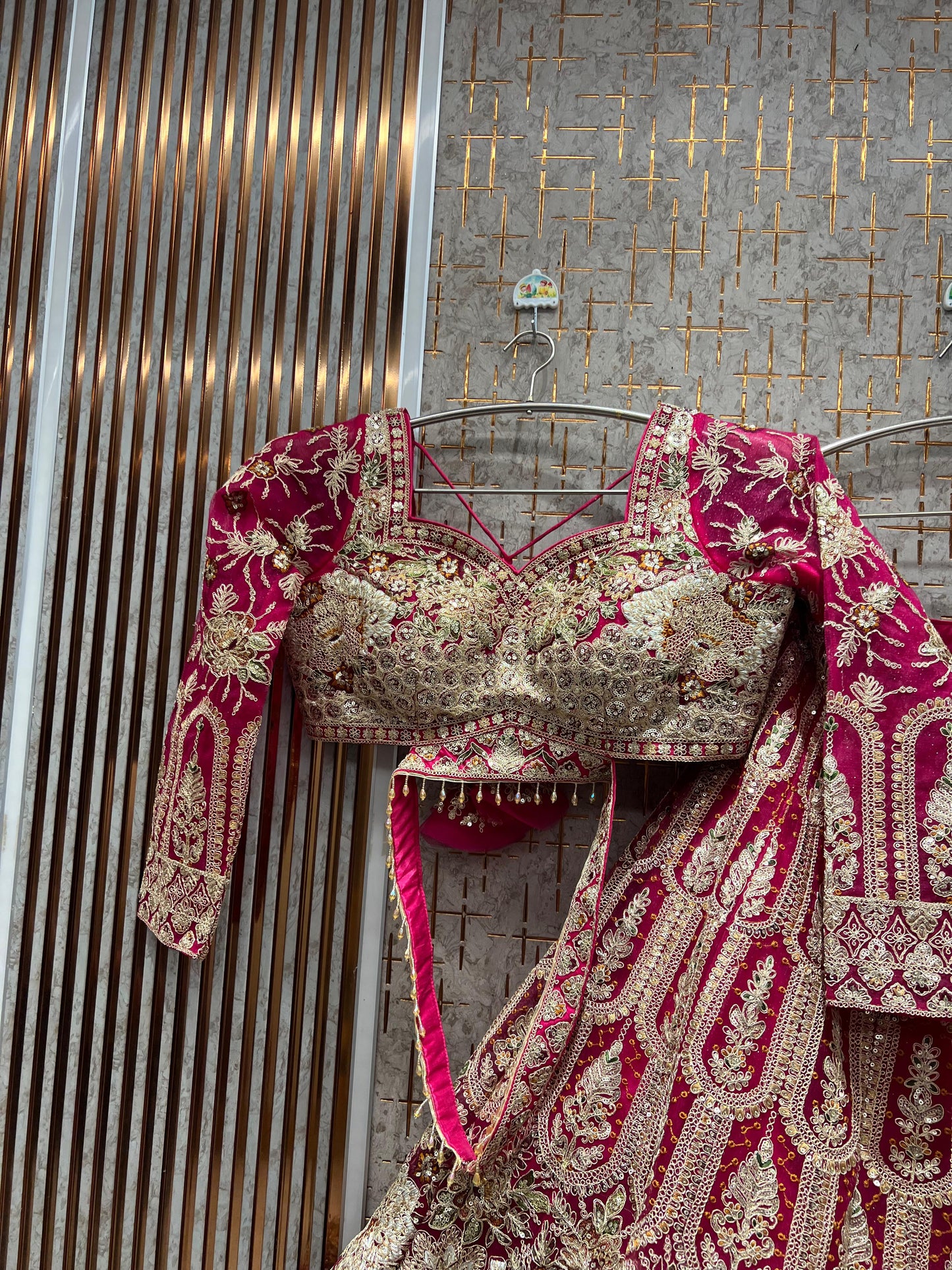 आकर्षक फ़िरोज़ा हरा मोर क्रॉप टॉप लहंगा