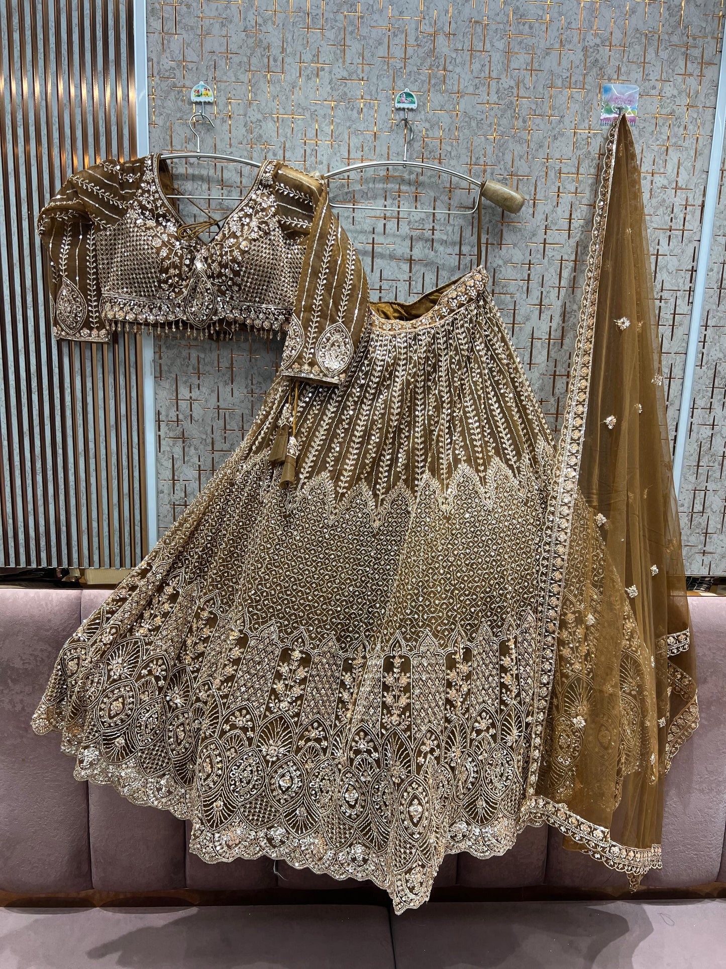 अलंकृत बैंगनी क्रॉप टॉप, रेडी-टू-वियर लहंगा