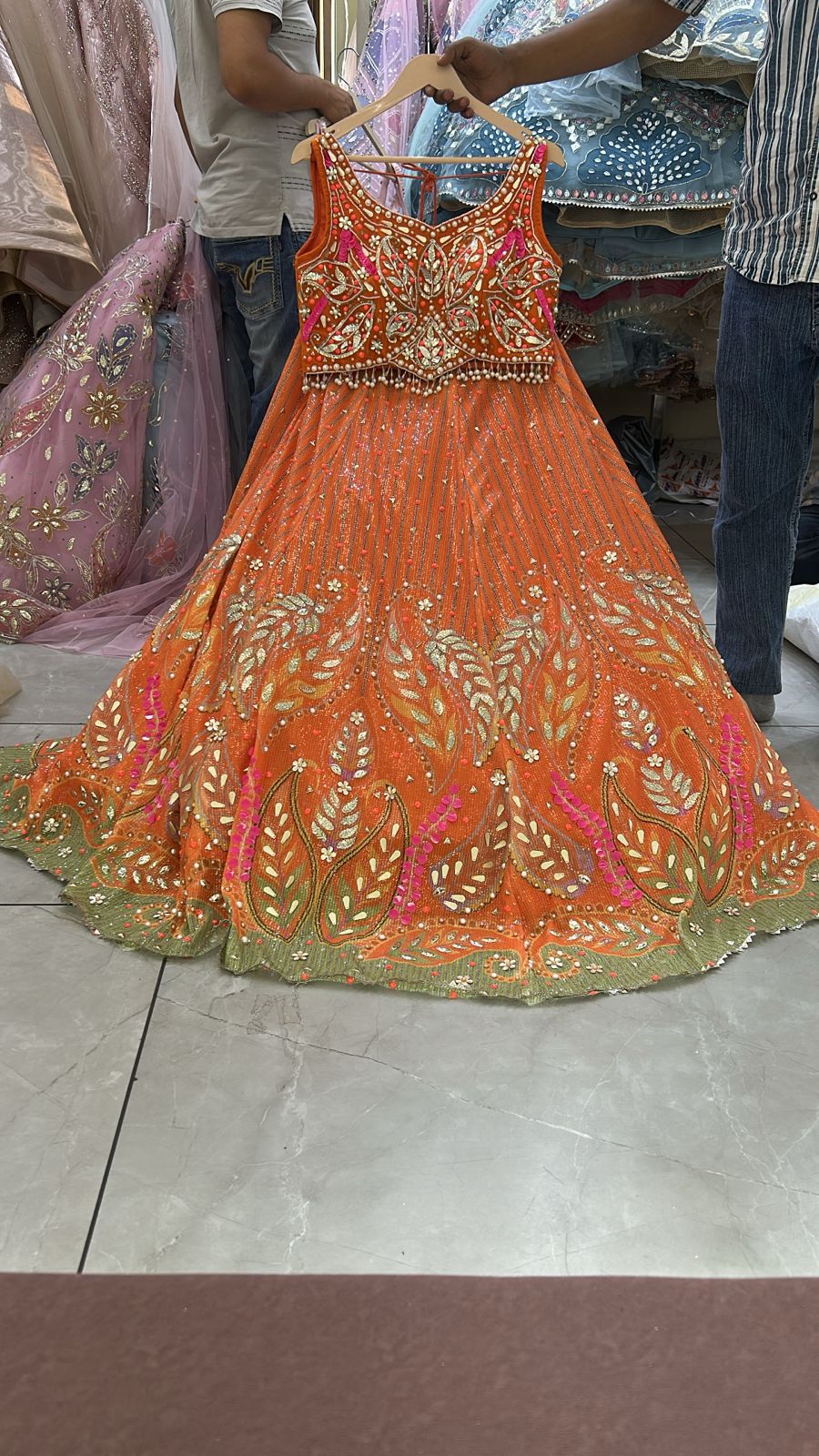 रस्ट ऑरेंज पीडीपी क्रॉप टॉप लहंगा