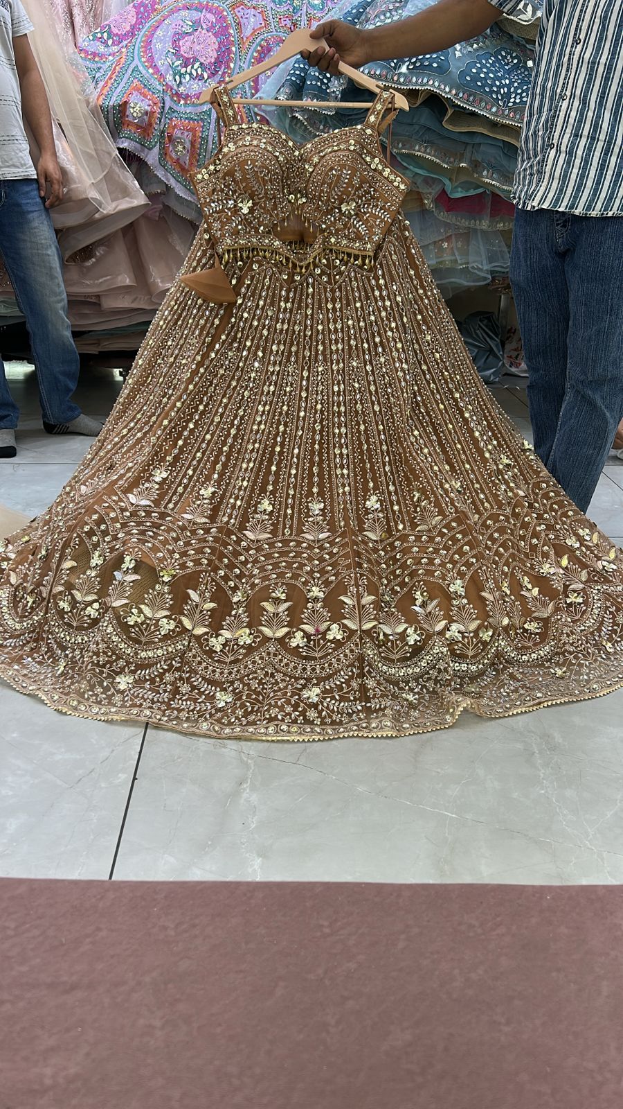 ब्राउन पीडीपी क्रॉप टॉप लहंगा