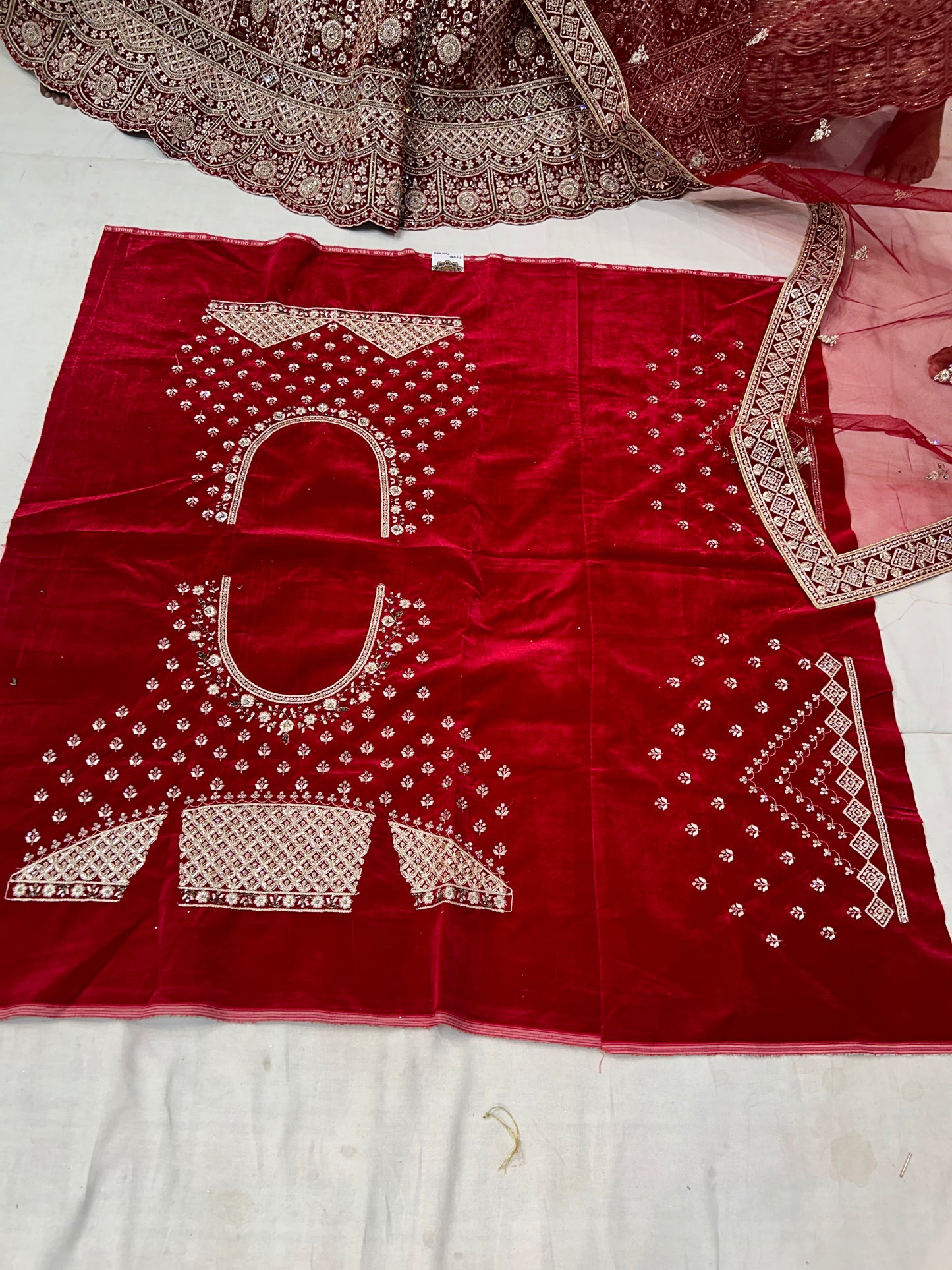 स्टाइलिश लाल लहंगा 😍