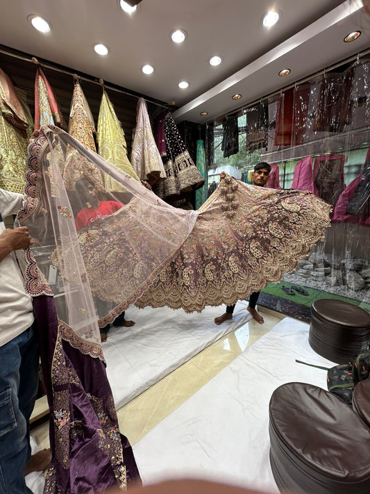 المصمم الوردي ليهينجا