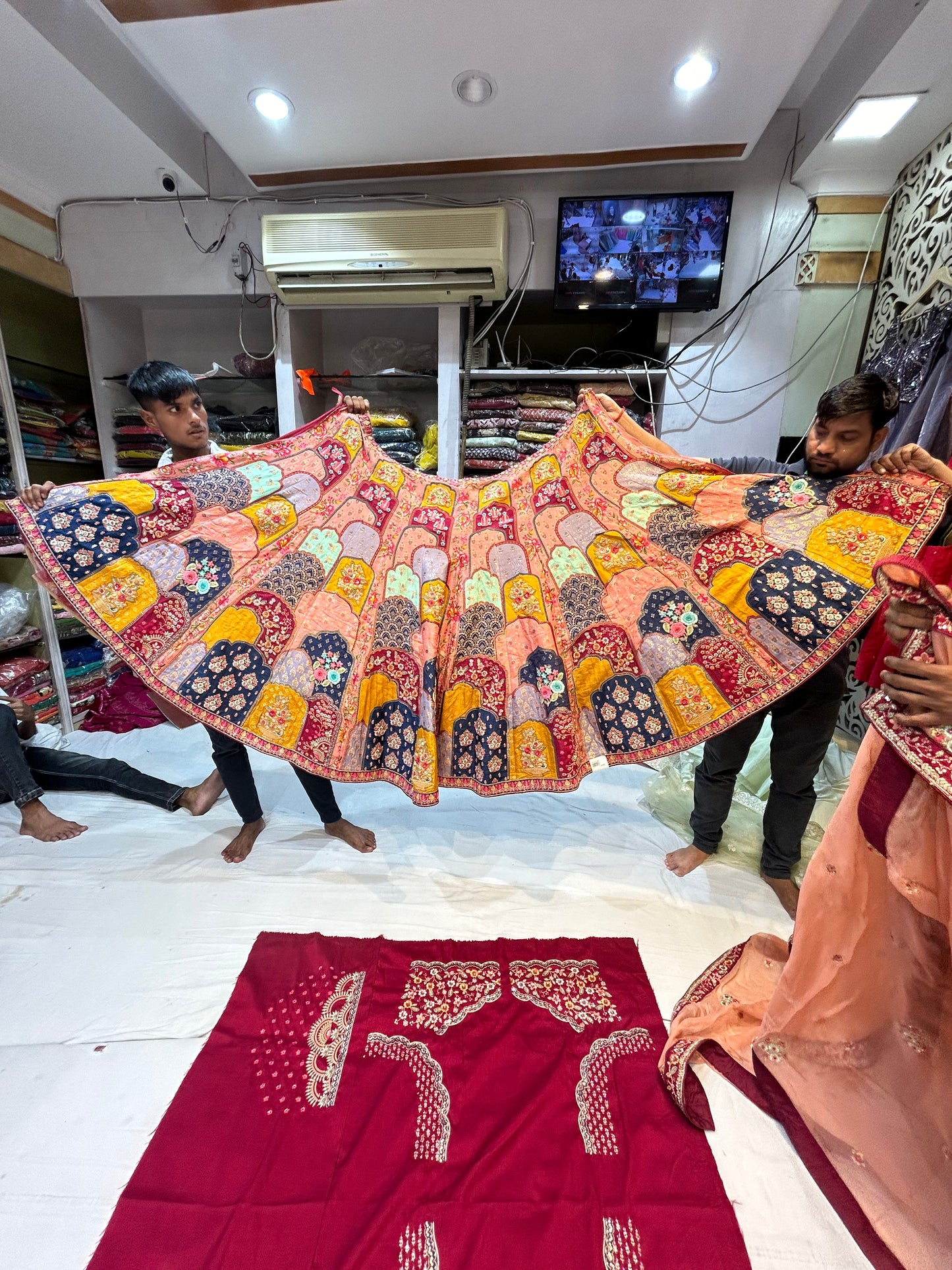 Hermosa lehenga múltiple