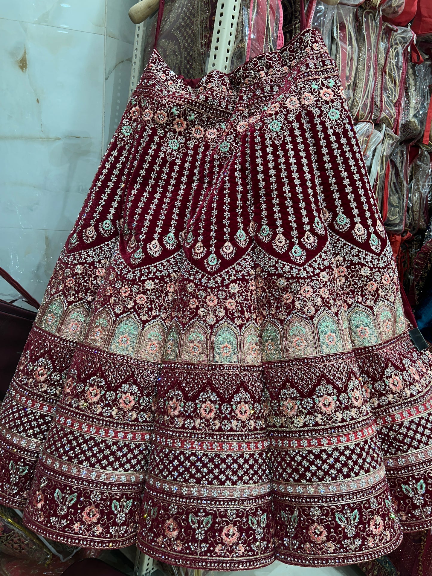 बॉल झुमका लहंगा