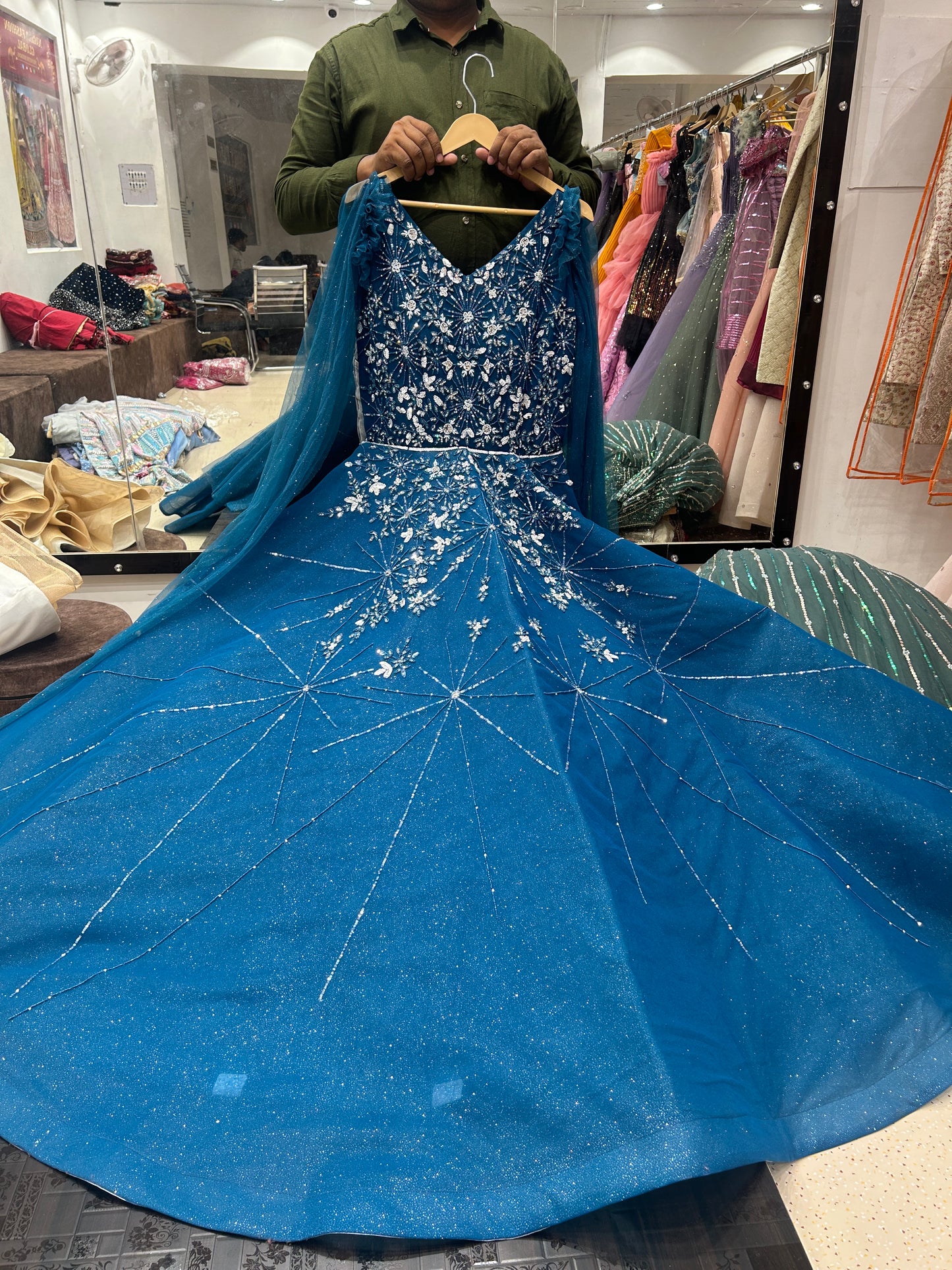 सुंदर ड्रेस गाउन