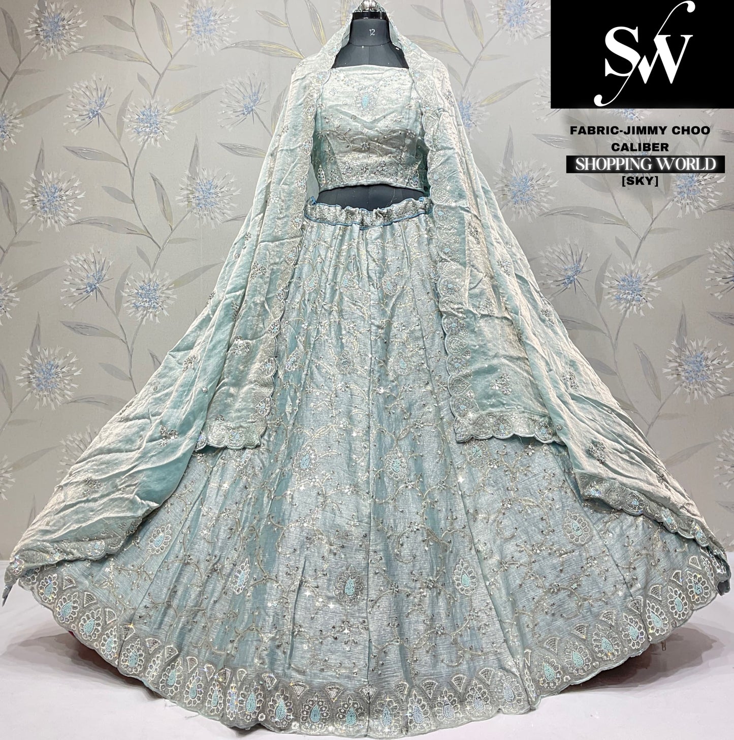 Preciosa lehenga Caliber de Jimmi Choo en color azul cielo