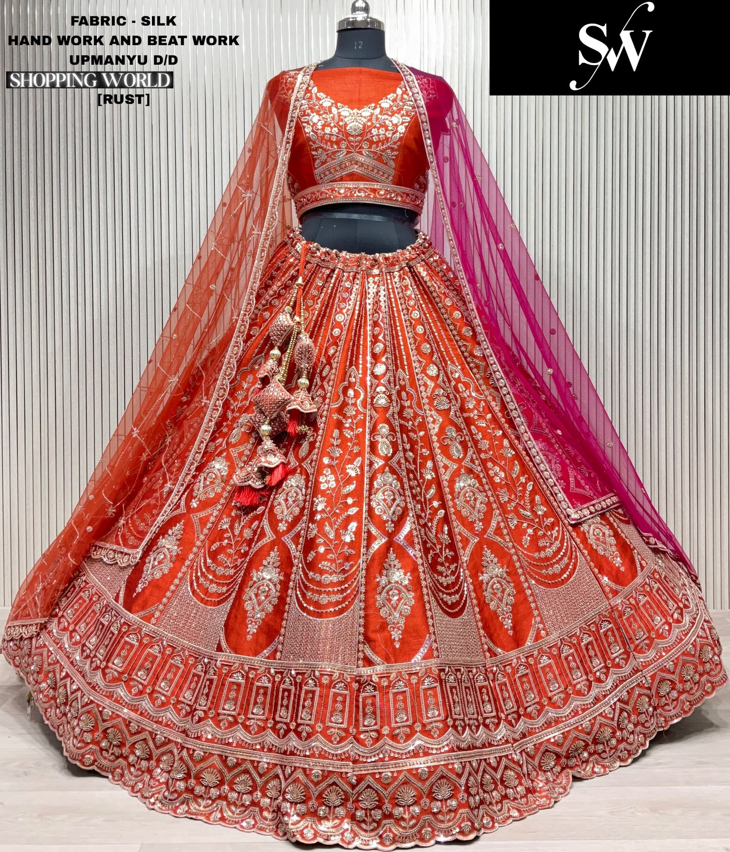 Fabuloso Lehenga nupcial de seda color rosa Rani con doble dupatta.