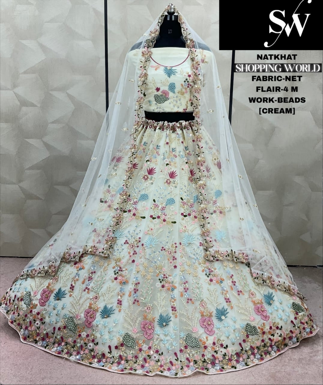 Lehenga de red con profusión de cuentas de lavanda.