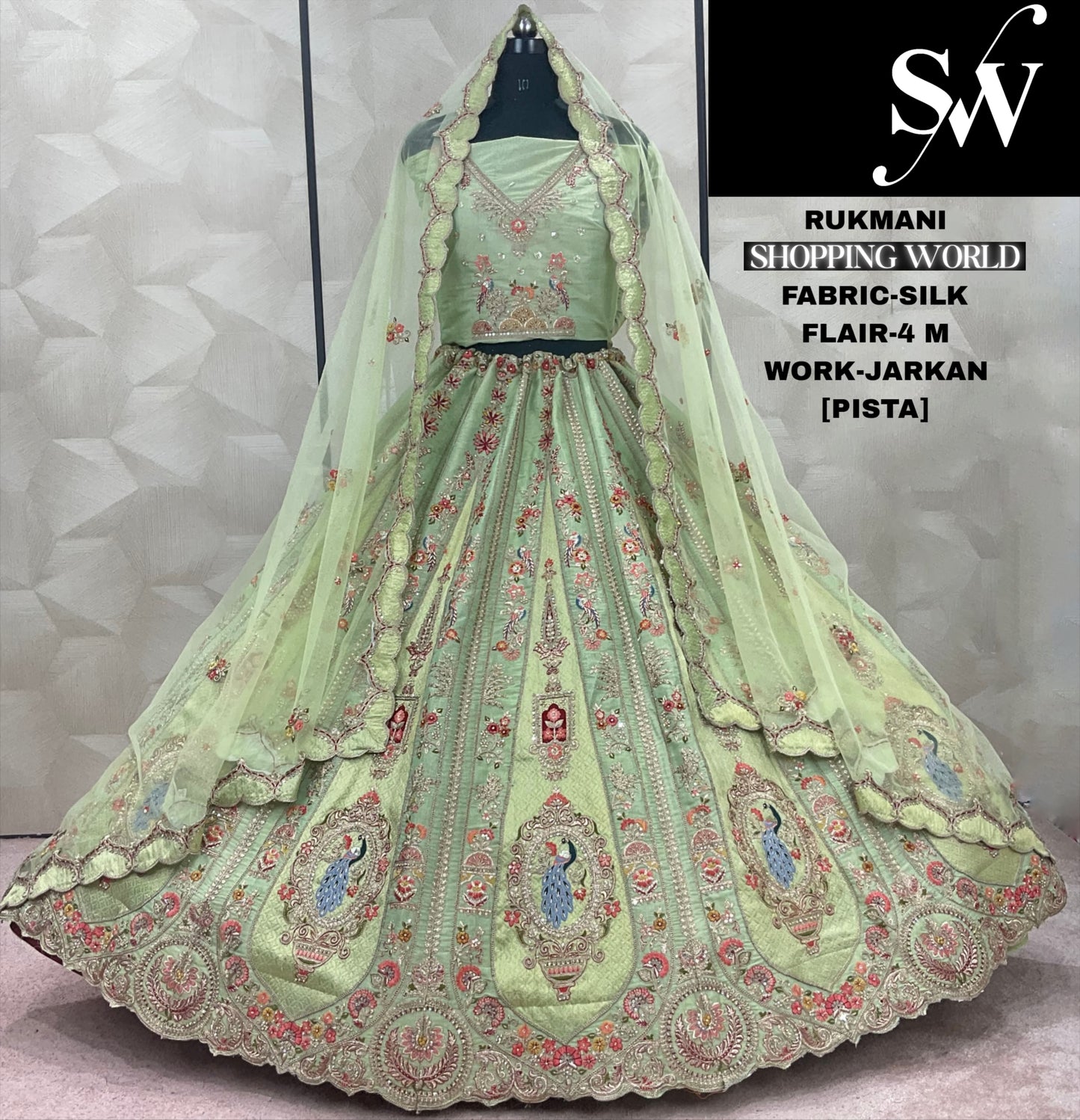 Precioso Lehenga de seda color azul cielo con trabajo Jarkan de pavo real.