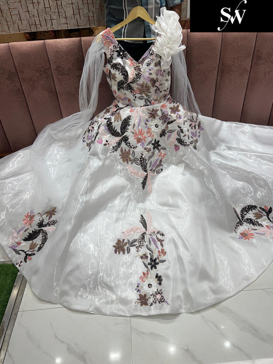 Fantastic White black Flower print gown
